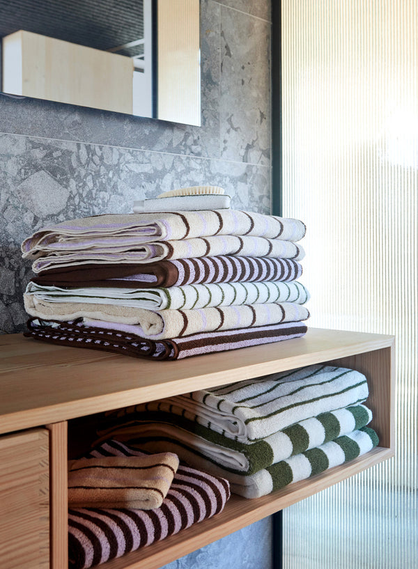 Raita Towel - Medium - Green/Offwhite