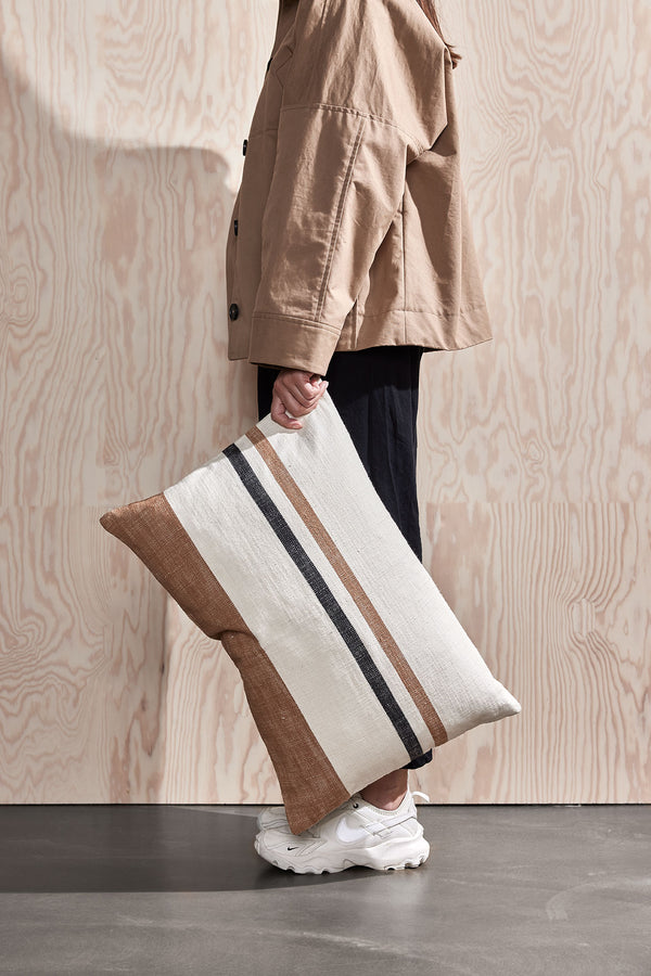 Sofuto Cushion Cover Long in Offwhite 2